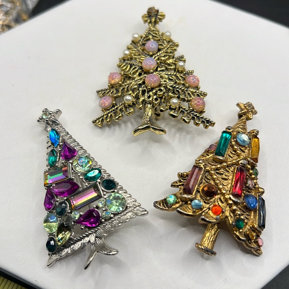 Vintage Hollycraft rhinestone Christmas tree brooches
